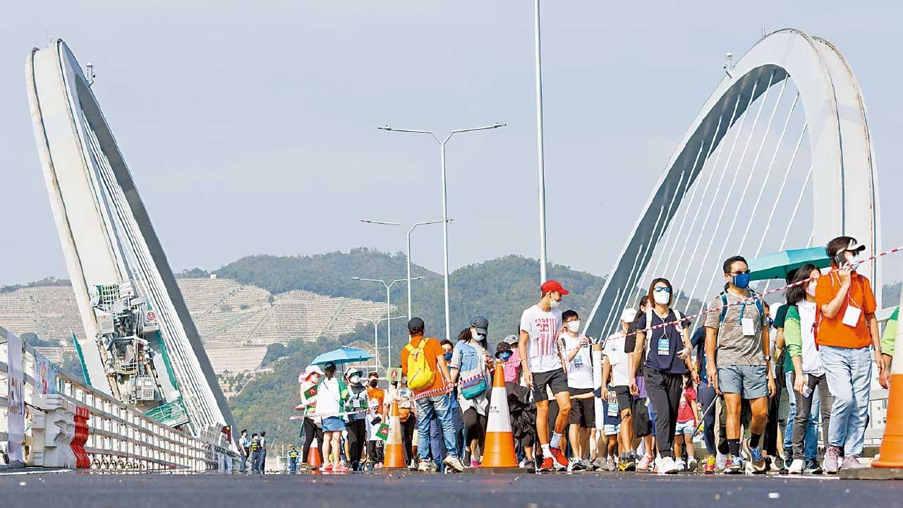 疫情後首復辦實體百萬行 1.5萬人率先行將軍澳跨灣大橋