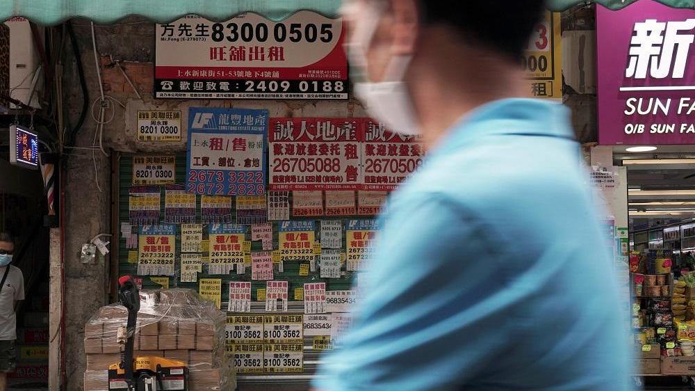 利嘉閣數據指，10月份全港共錄302宗工商舖物業買賣登記，按月僅微跌1宗或0.3%，繼續險守300宗關口。(資料圖片)