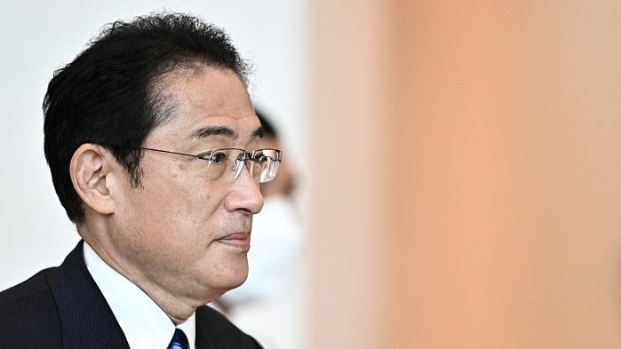 岸田文雄被日本雜誌指違反選舉法。(路透社)