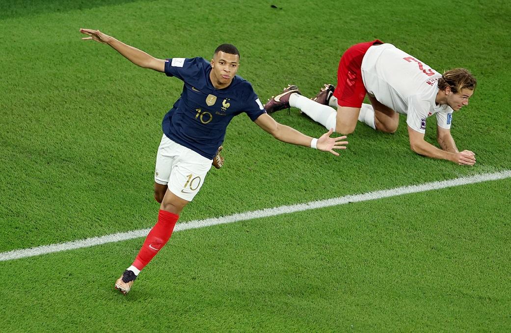 麥巴比梅開二度，助法國於世界盃提早出線。（路透社）