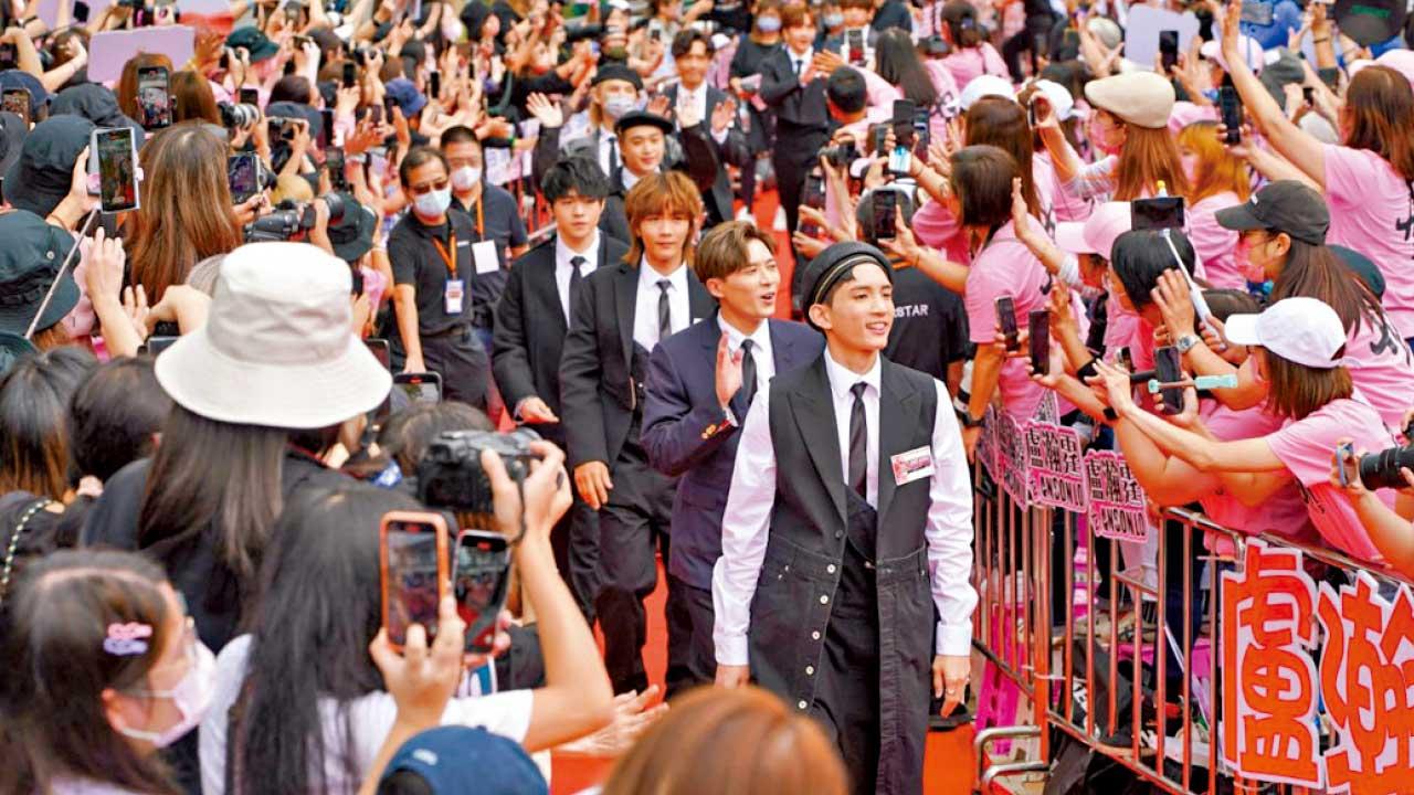 和孩子風雨同路去追星