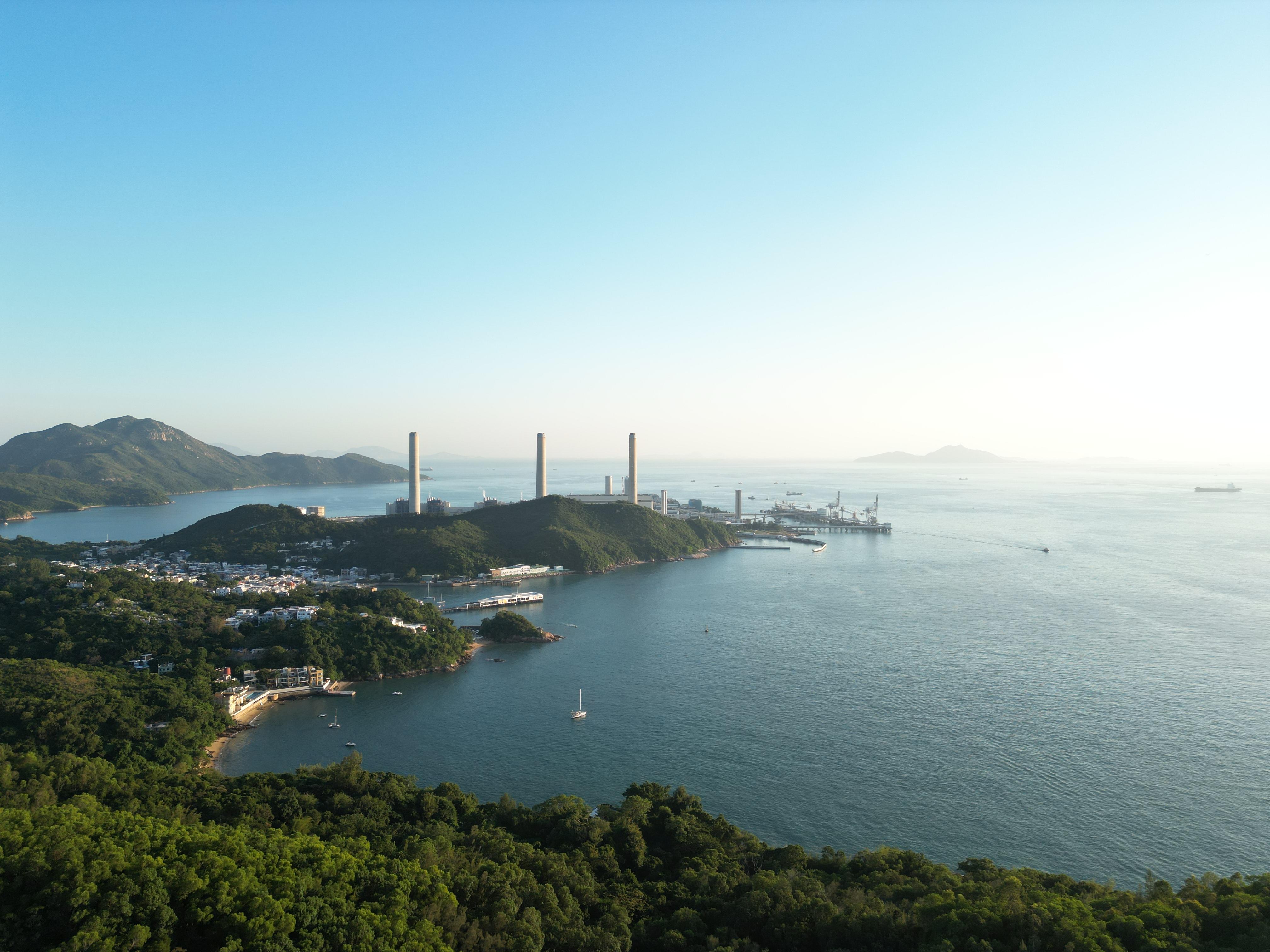 南丫島有船員墮海受傷送院。(資料圖片)
