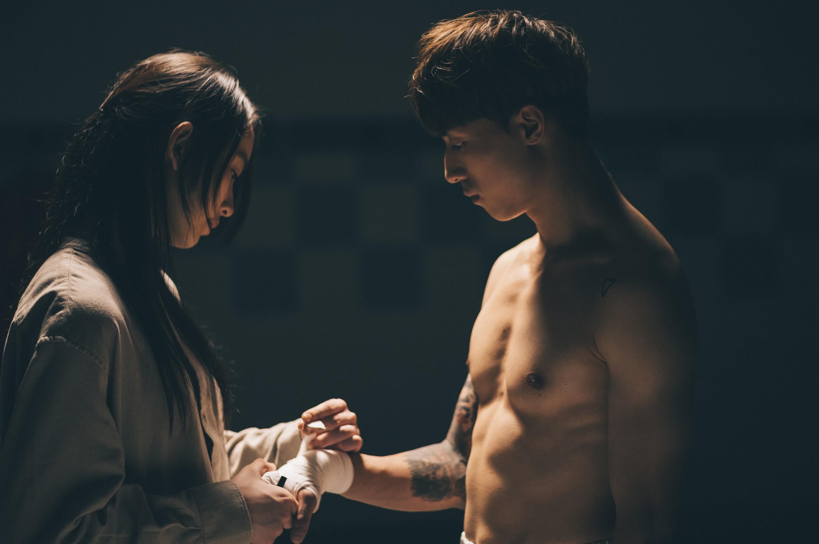 繩角｜AK與林愷鈴首日對戲即半裸：真係好尷尬