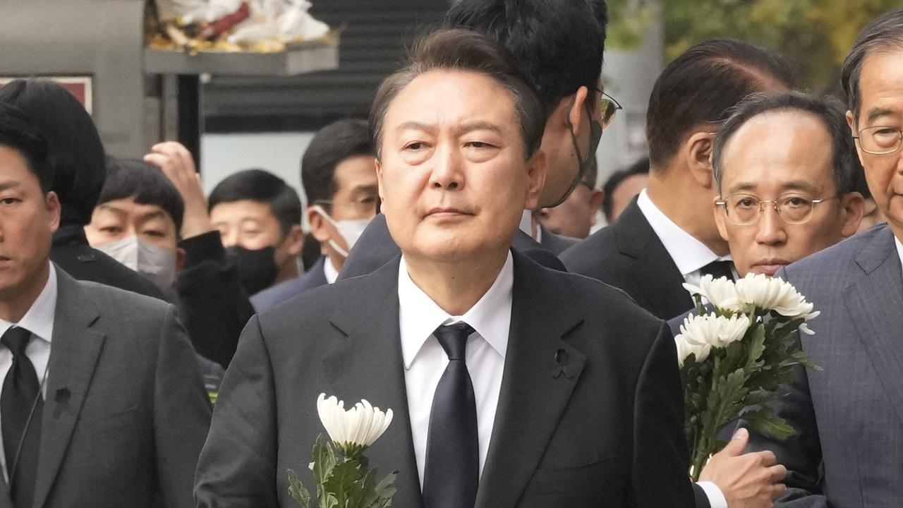 梨泰院人踩人慘劇中68名死者已出殯，尹錫悅震怒下令撤查警接求助不作為。(資料圖片)