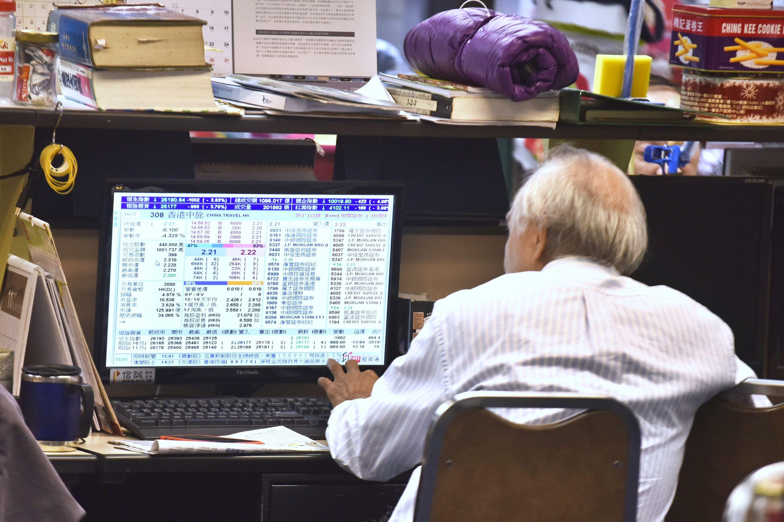 恒指挫最多739點失守萬七關  憂疫情封控引發抗議添不穩