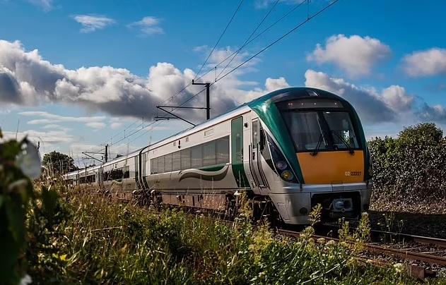 米爾斯在愛爾蘭鐵路任職財務經理。(互聯網)