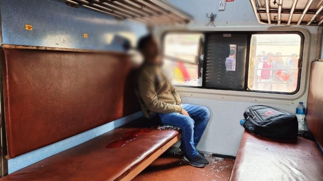 印男搭火車坐窗邊，竟遭窗外鐵枝貫穿頭慘死。(Twitter)