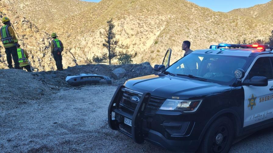 iPhone 14又立功，男女墮深谷手機無訊號，美警成功接報派直升機拯救。(Twitter)