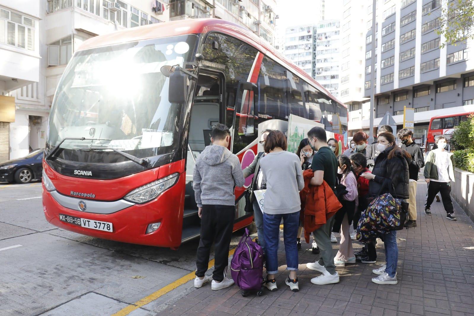 港澳快線復運，有市民無實體核酸證明須折返。(林俊源攝)