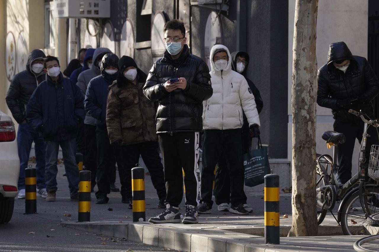 世衞：中國放寬防控將面臨艱難時期。(AP)