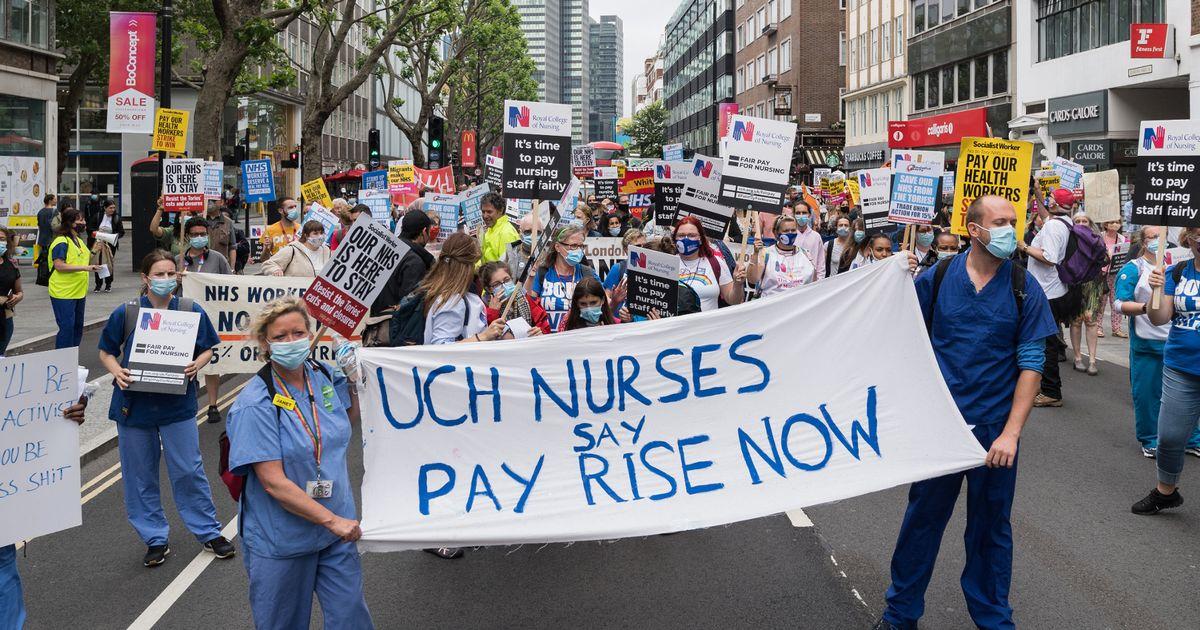 英國10萬護士今起大罷工，辛偉誠擬提反罷工法。(網上圖片)