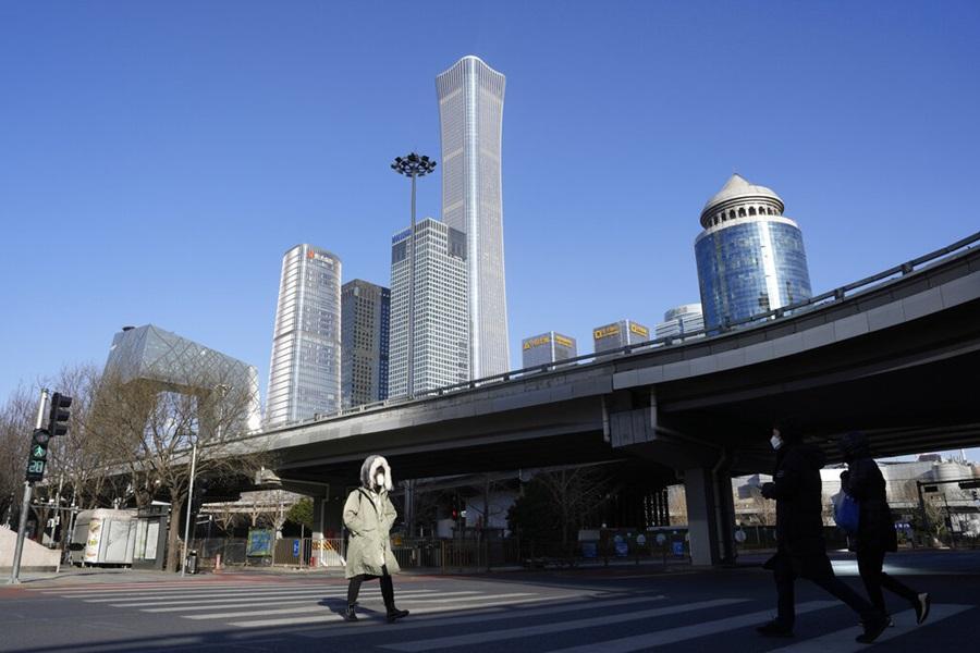 內地近日公布的確診數字持續回落，國家衛健委今起不再公布無症狀感染病例數字。(美聯社圖)