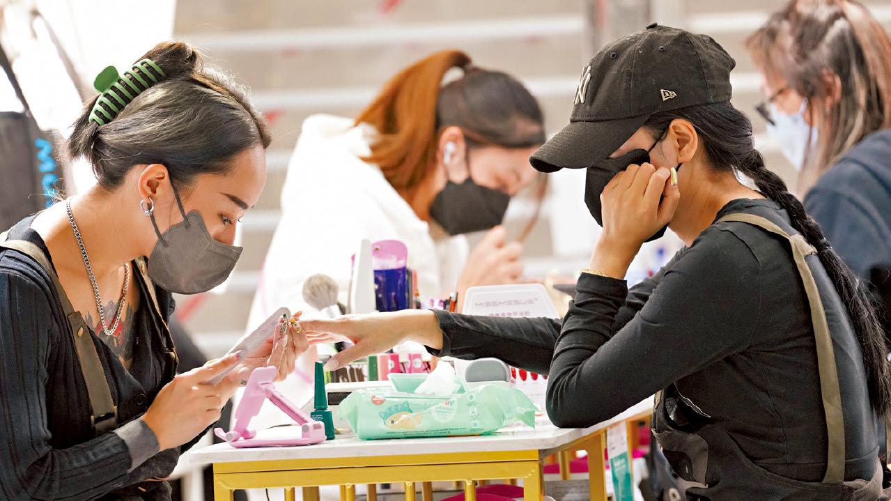 17款gel甲油有歐盟禁用致癌物 25款全含甲苯 孕婦應避免