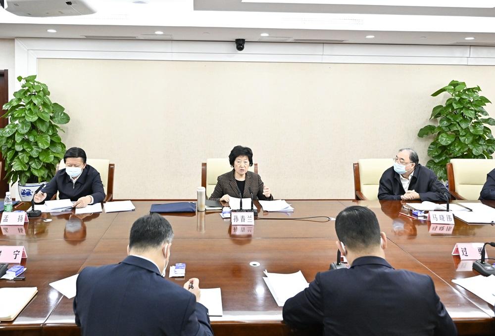 孫春蘭指，內地主動優化完善防控政策，是疫情防控的一條重要經驗。(資料圖片)