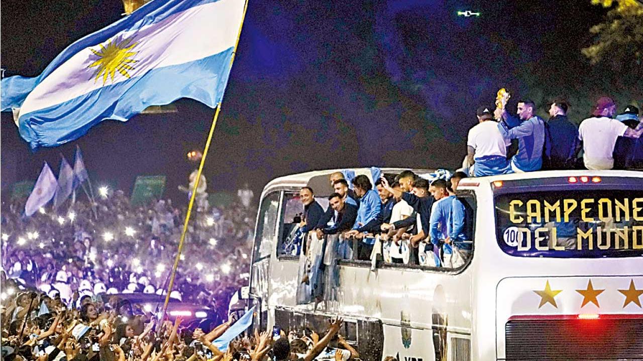 《BBC》年度最佳贈興 美斯阿根廷凱旋勝利巡遊