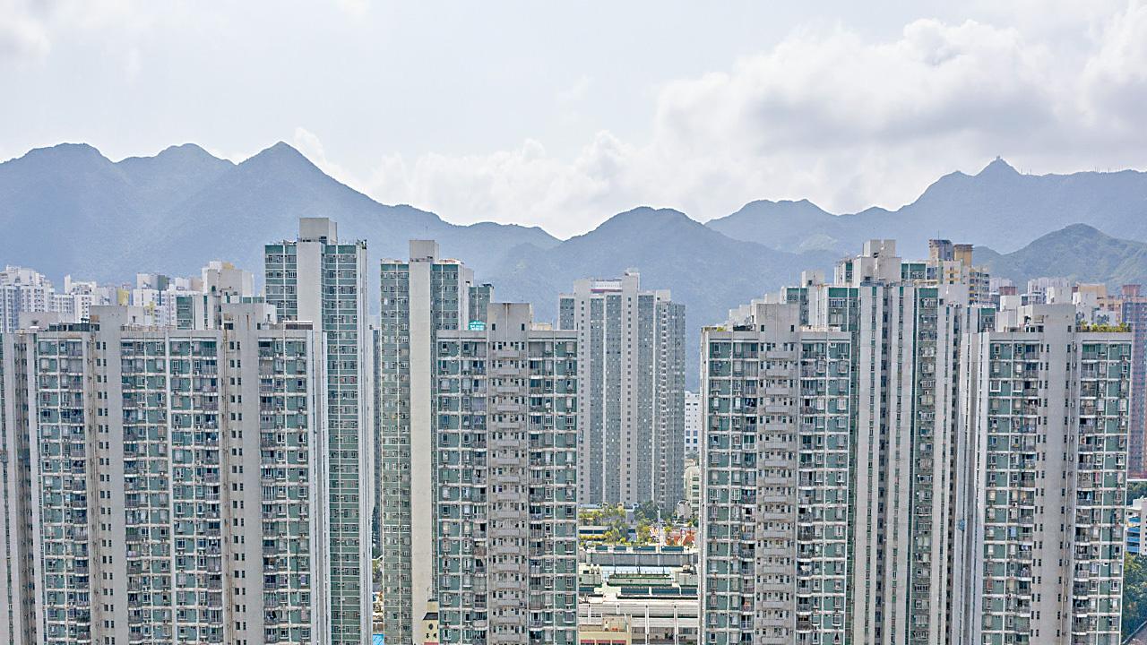 交投少近四成｜三成鐵路盤 樓價挫逾15%