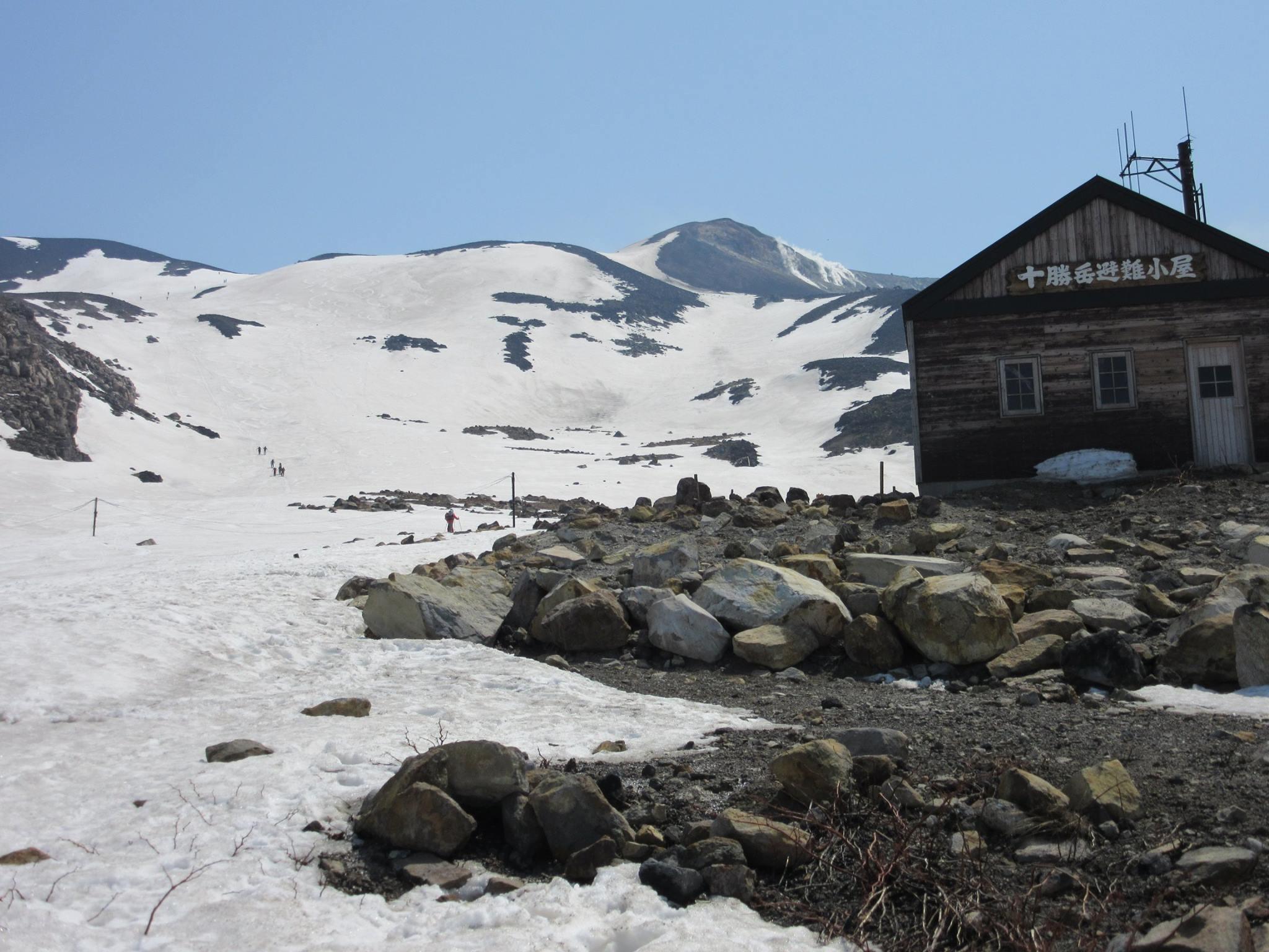 3名港人在十勝岳下山時失散。(美瑛町Facebook圖片)