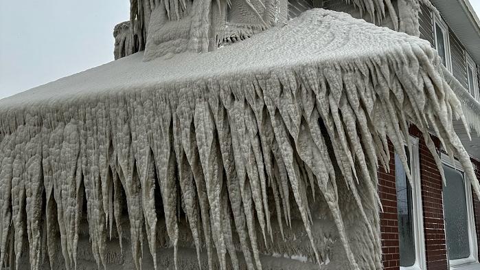 美國大風雪至少造成37人死亡。(路透社)