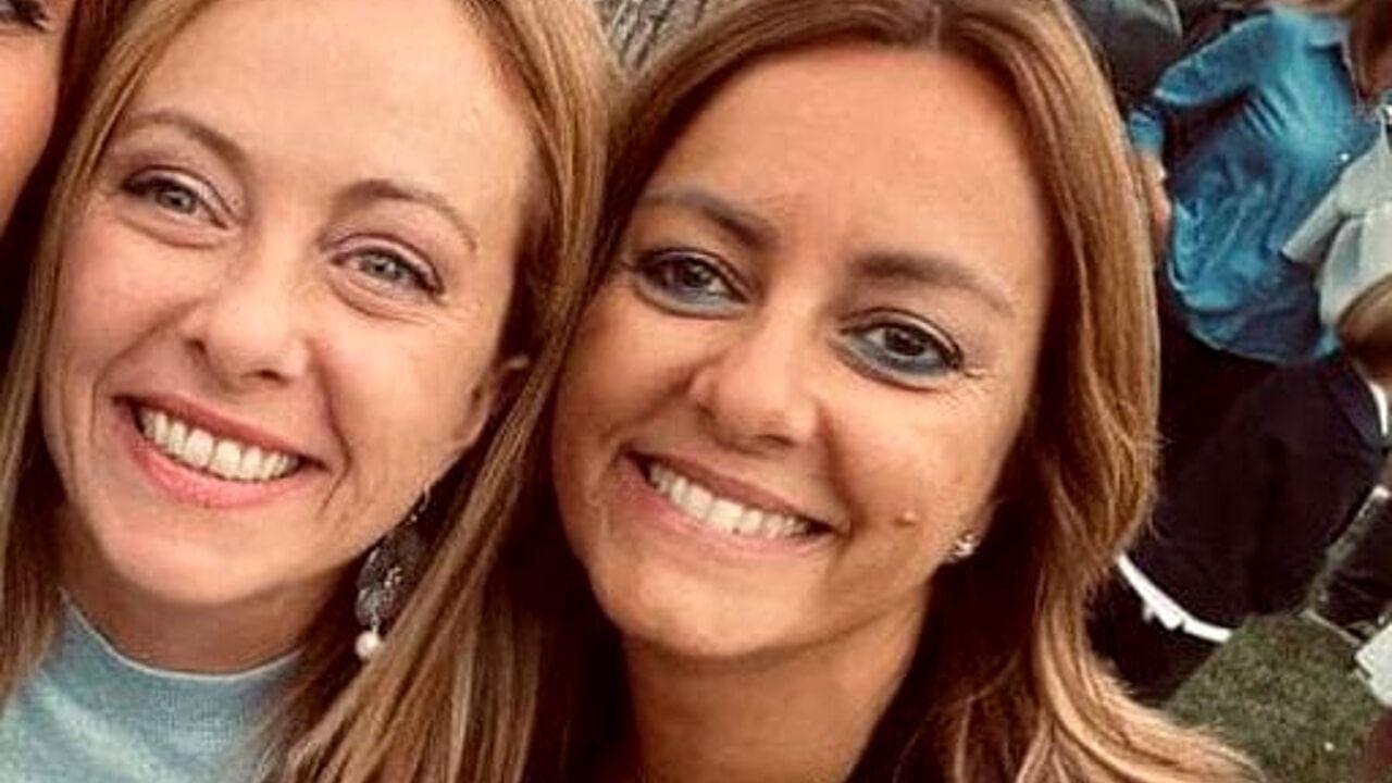 意大利總理梅洛尼（左）與友人Nicoletta Golisano。(Facebook圖片)