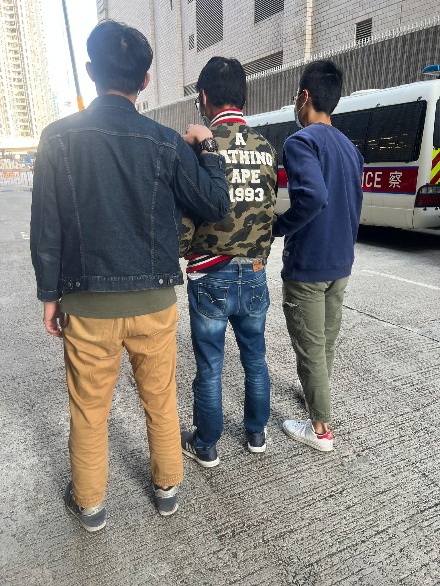 坐霸王的士兼打劫司機1800元  警查CCTV拘30歲男