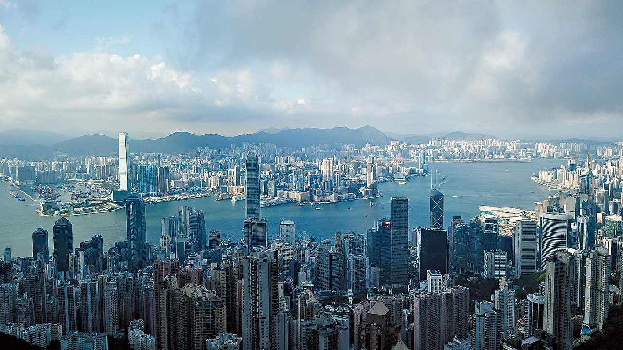 港本年度料千億赤字 再派消費券持開放態度