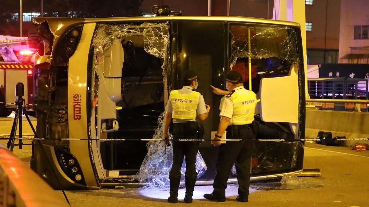 大圍去年11月有巴士翻側，59歲車長承認危險駕駛引致他人死亡及身體受嚴重傷害兩罪。(資料圖片／鍾式明攝)