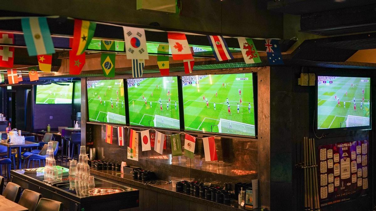 香港酒吧業協會指，世界盃帶動酒吧業界生意額上升20%。(資料圖片／李睿哲攝)