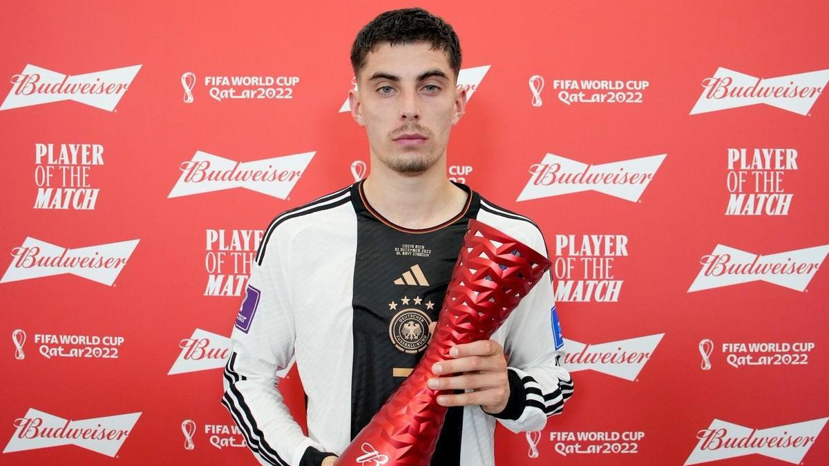 夏維斯木無表情的相片成為球迷話題。(Twitter圖片)