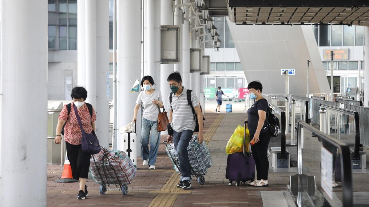 《香港衛視》報道引述消息指，內地明年1月3日將撤銷入境人士檢疫要求。(資料圖片／林俊源攝)