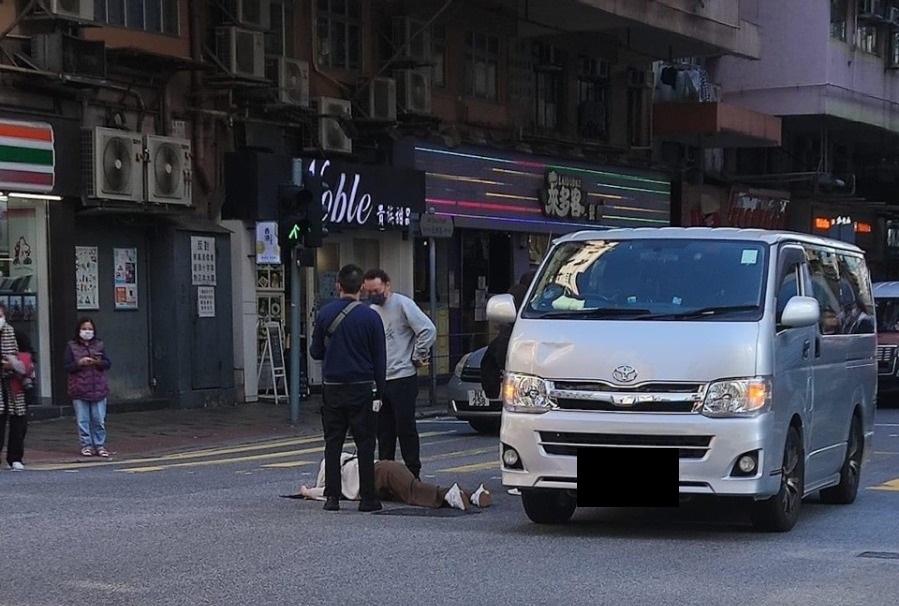 26歲女途人長沙灣遭客貨車撞倒 半昏迷送院