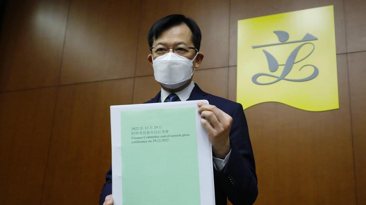 陳振英稱，財委會告別以往冗長的會議後，議員和官員可更集中討論項目本身的利弊或撥款細節。(林俊源攝)