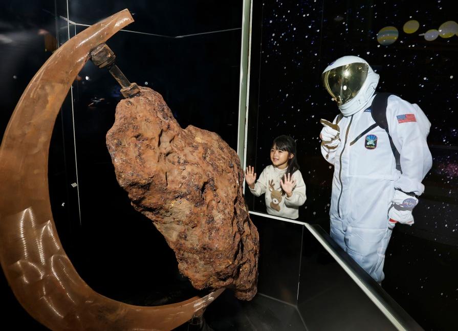 挪亞方舟推太空探索主題聖誕活動 近距離觀賞阿根廷出土4000至6000萬年前隕石