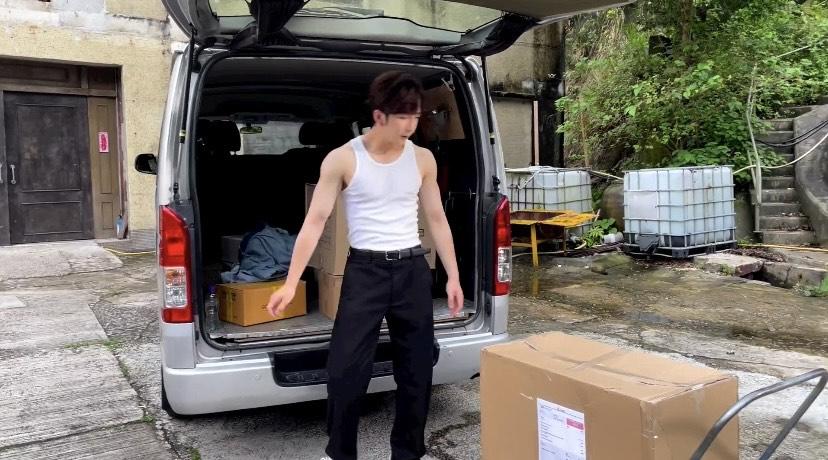 百萬同居計劃︱Anson Lo大騷麒麟臂 網民大讚：又白又滑搬貨Lo