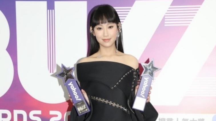 Yahoo搜尋人氣大獎2022｜炎明熹封人氣票后 跟COLLAR齊獲組合獎表示屬良性競爭