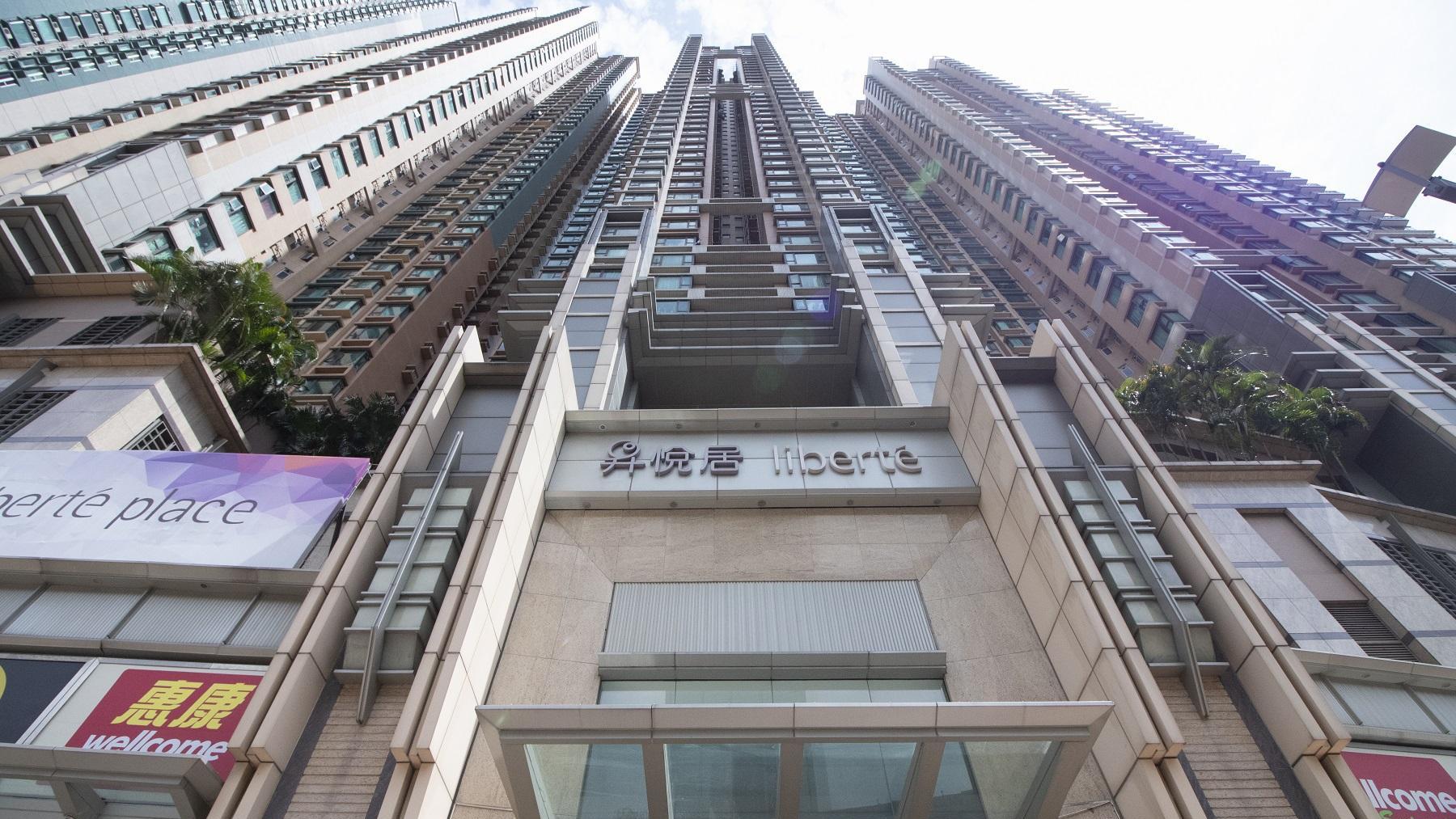 西九「四小龍」之一的昇悅居，本月成交較上月明顯加快，有業主反價10萬元，以810萬沽出高層正南兩房單位，帳賺135萬元。