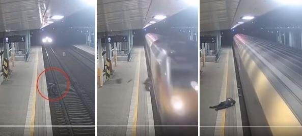 左至右：男子落路軌執煙頭，被列車撞飛，摔回月台上。(互聯網)
