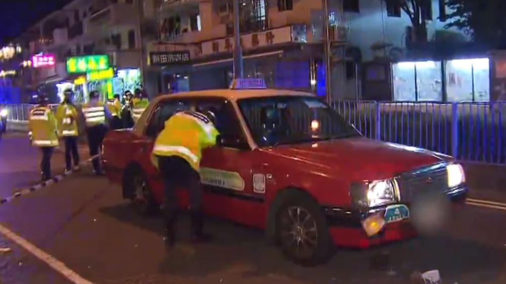 大圍九旬翁遭的士撞斃，的哥涉危駕被捕。(電視截圖)