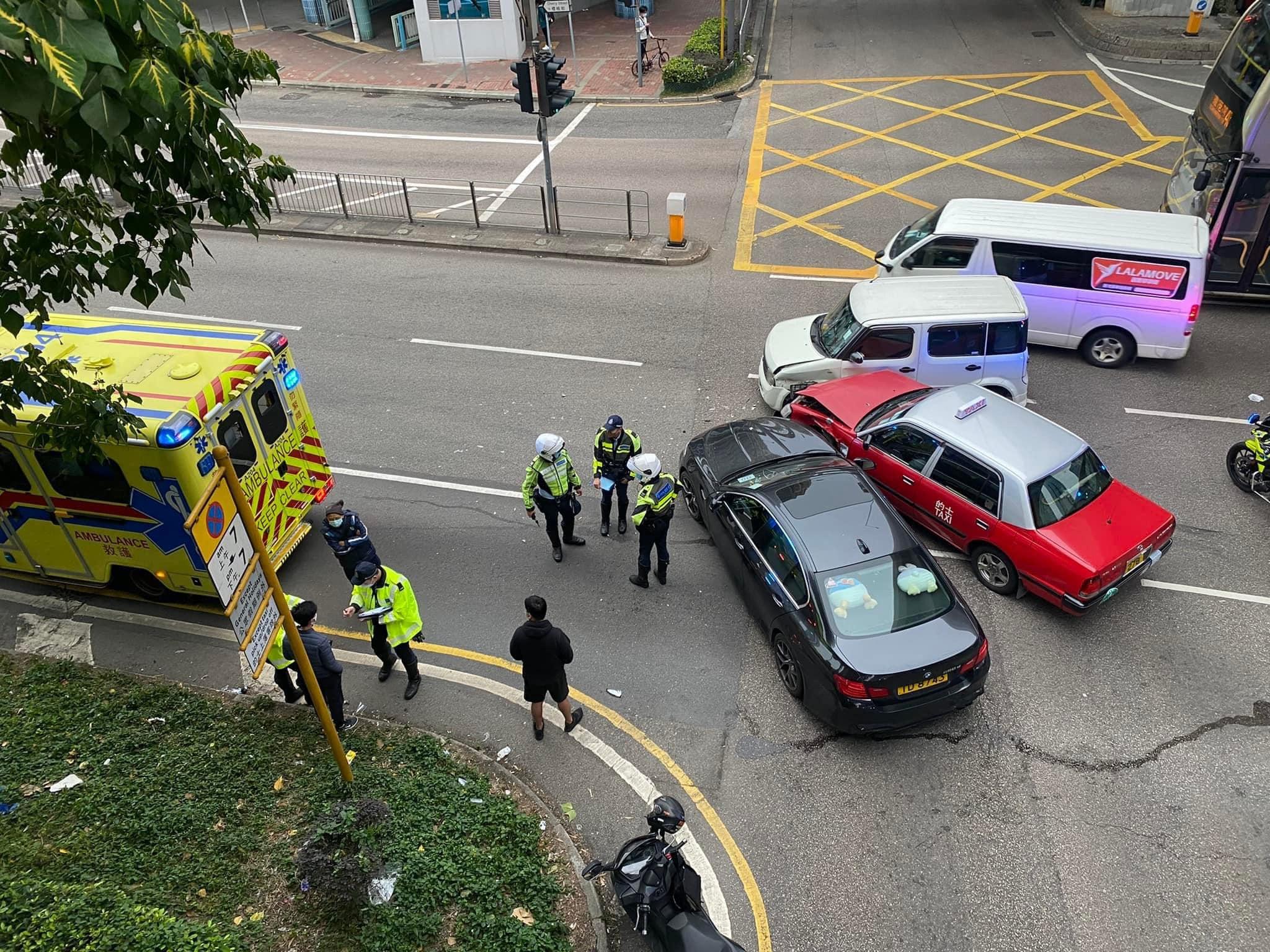 大角咀3車相撞，7男女受傷送院。(香港突發事故報料區(新版)@FB)