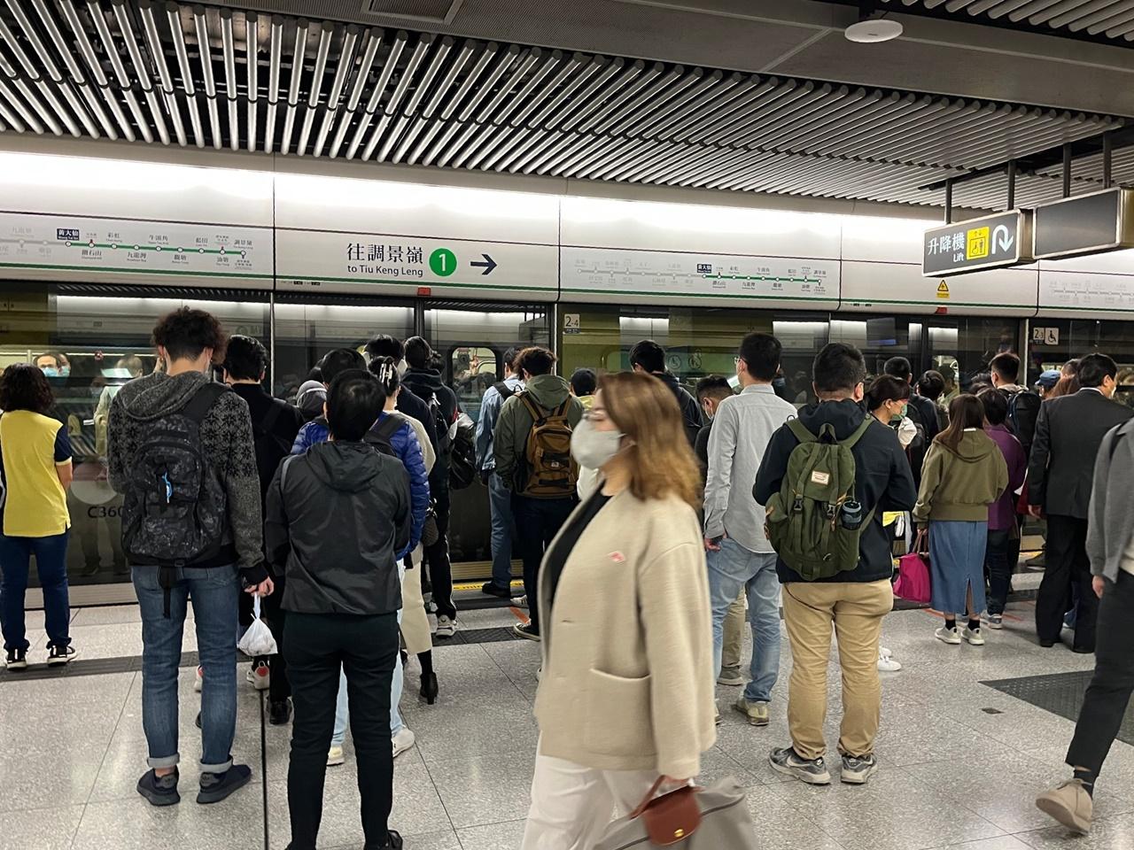 油麻地站信號故障完成復修，觀塘綫服務回復正常。