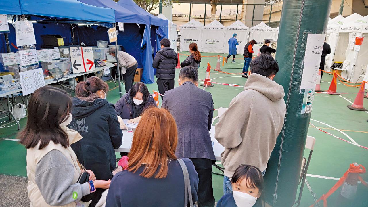 核酸檢測預約爆滿 即場排隊等兩小時