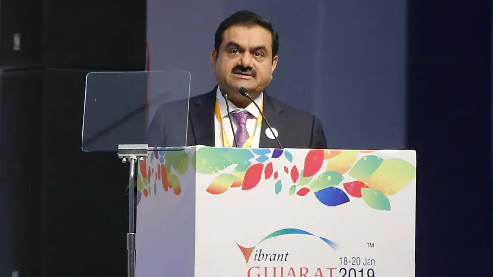 印度首富涉控操作股價詐欺，旗下7家公司市值蒸發近420億美元。（AP）