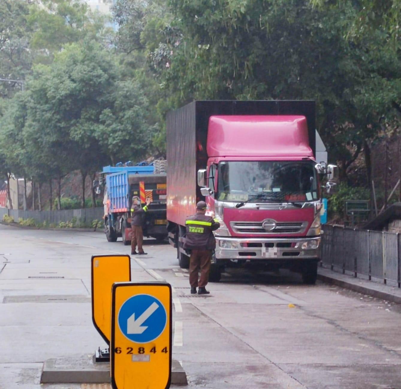 警打擊違泊及單車違例發2032張「牛肉乾」拖走8車