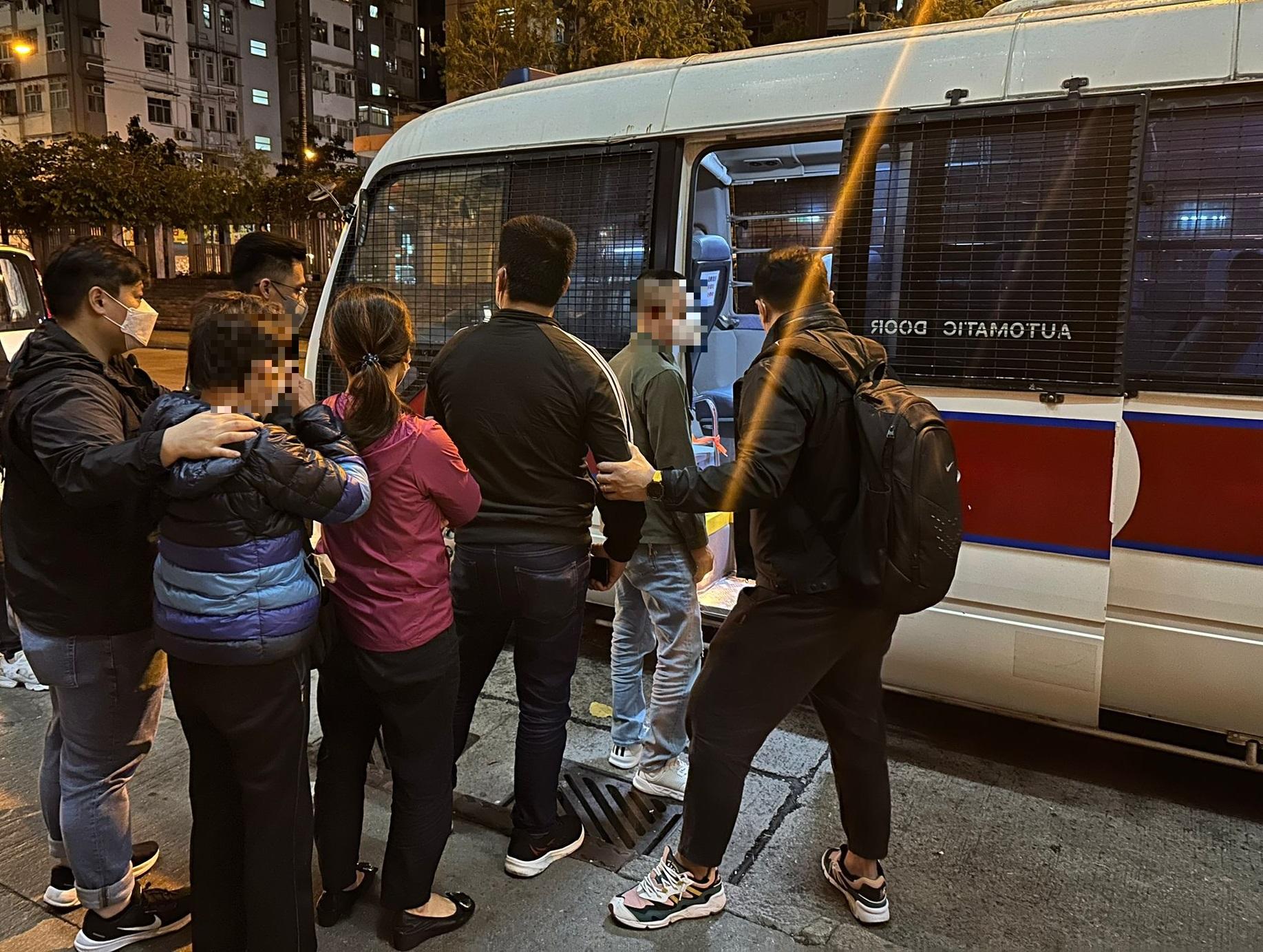 警方南昌街搗破非法賭檔拘10外籍人士