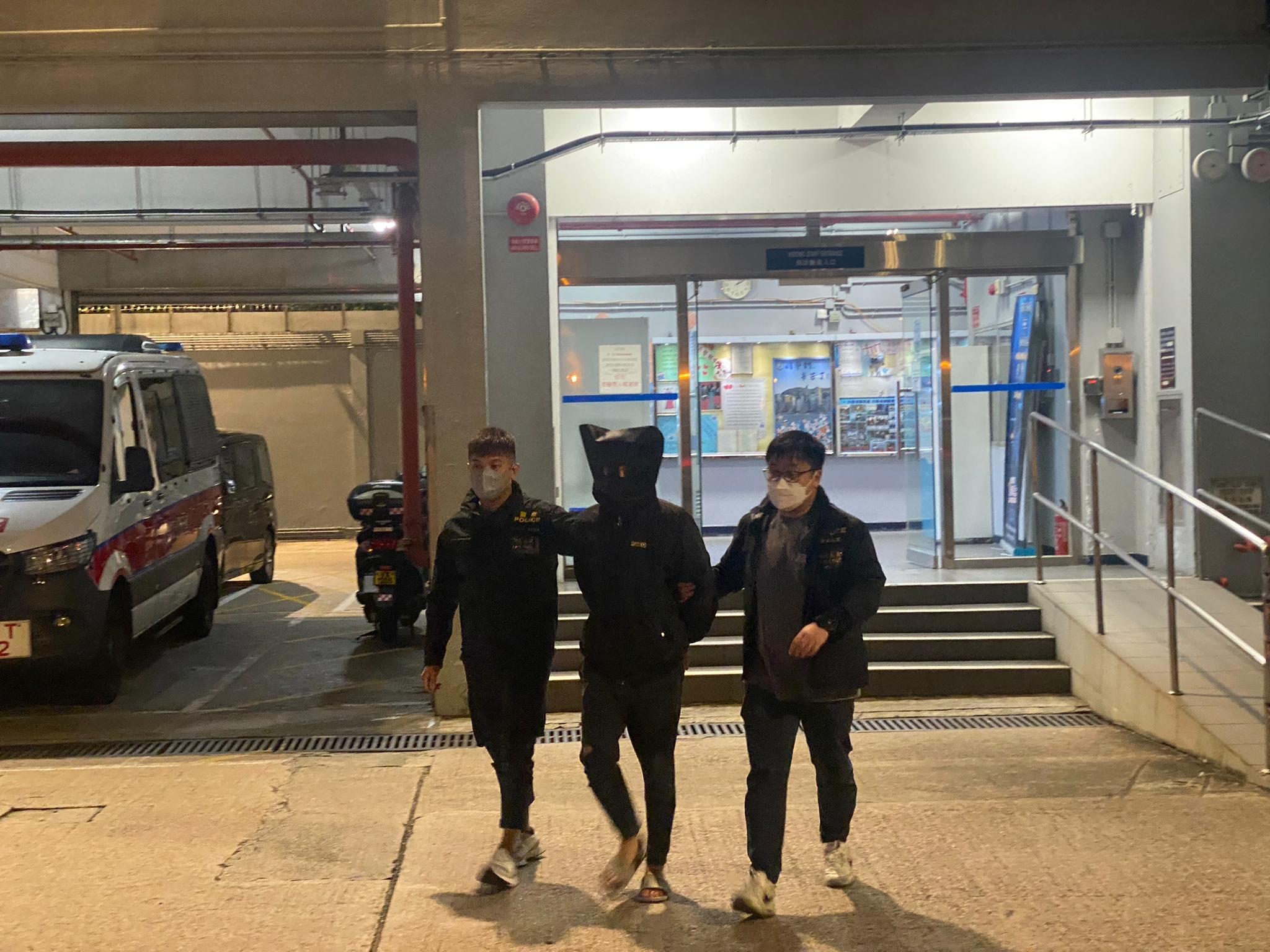 尖沙咀年初三赤口非法放煙花　警拘32歲男揭同涉無牌駕駛及遭通緝