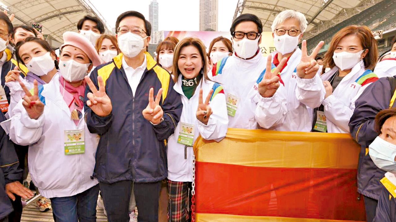 超哥笑見「黃金萬両」