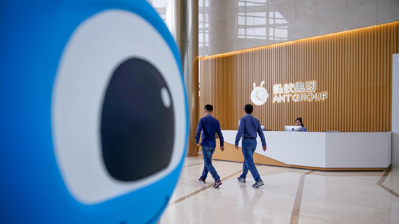 在「朝」在「野」