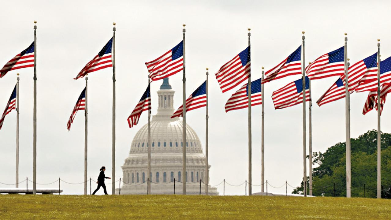 舉債度日的華府是供幕後人賺錢空殼