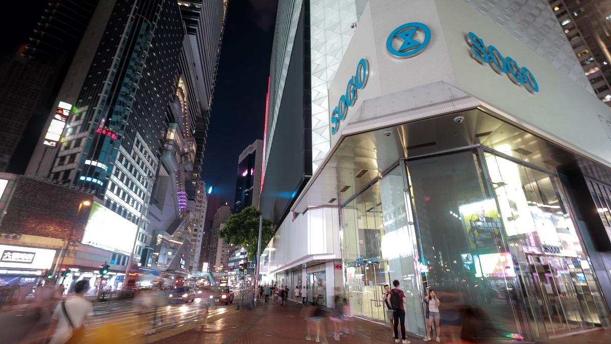 一名內地女子涉嫌干犯煽動意圖罪，在銅鑼灣崇光百貨外被捕。(資料圖片)