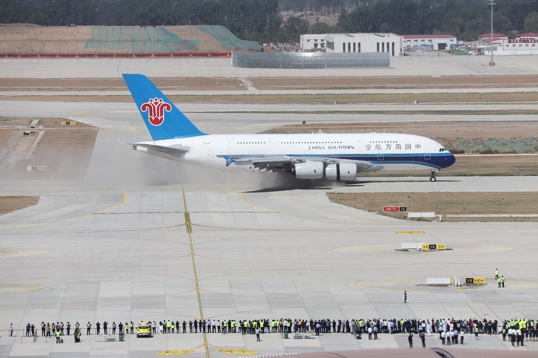 盈利預告｜南方航空預告去年虧損逾303億人幣