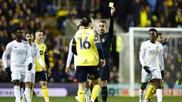 牛津聯球員施亞朗布朗領黃牌或涉操控賽果。(路透社)